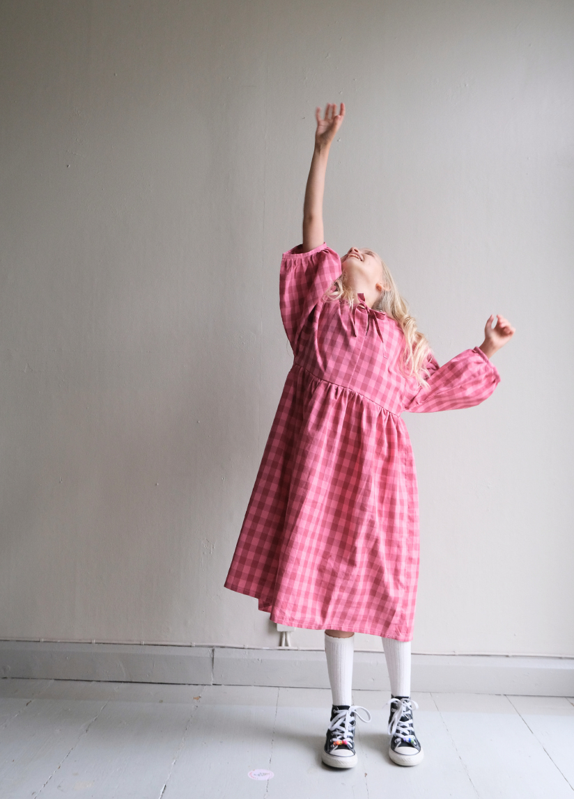 DAS TISCHDECKENKLEID