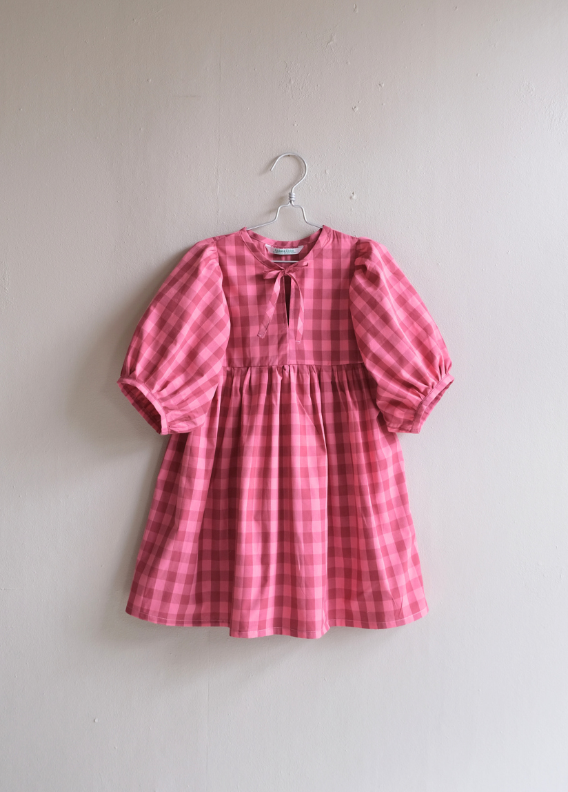 DAS TISCHDECKENKLEID