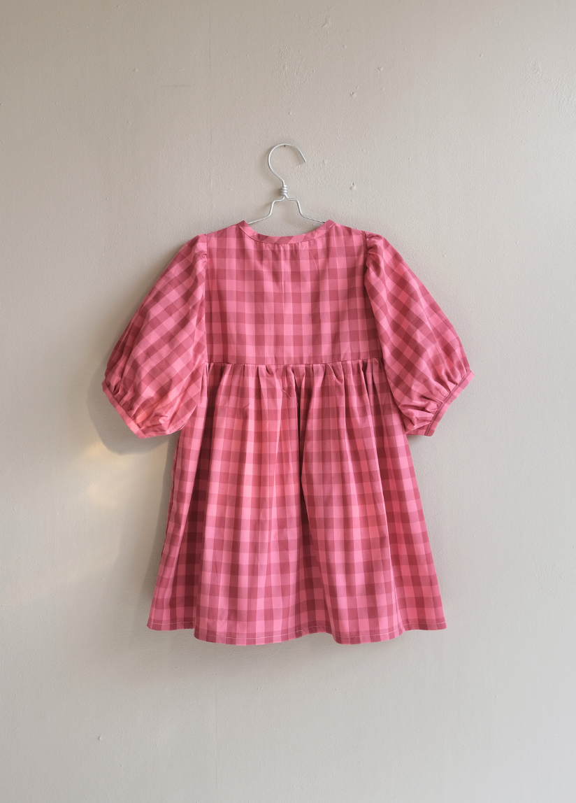 DAS TISCHDECKENKLEID