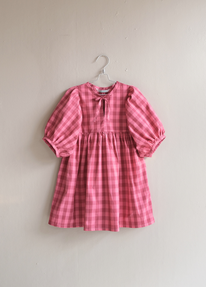 DAS TISCHDECKENKLEID