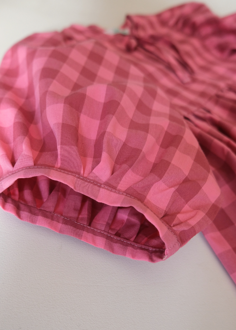 DAS TISCHDECKENKLEID