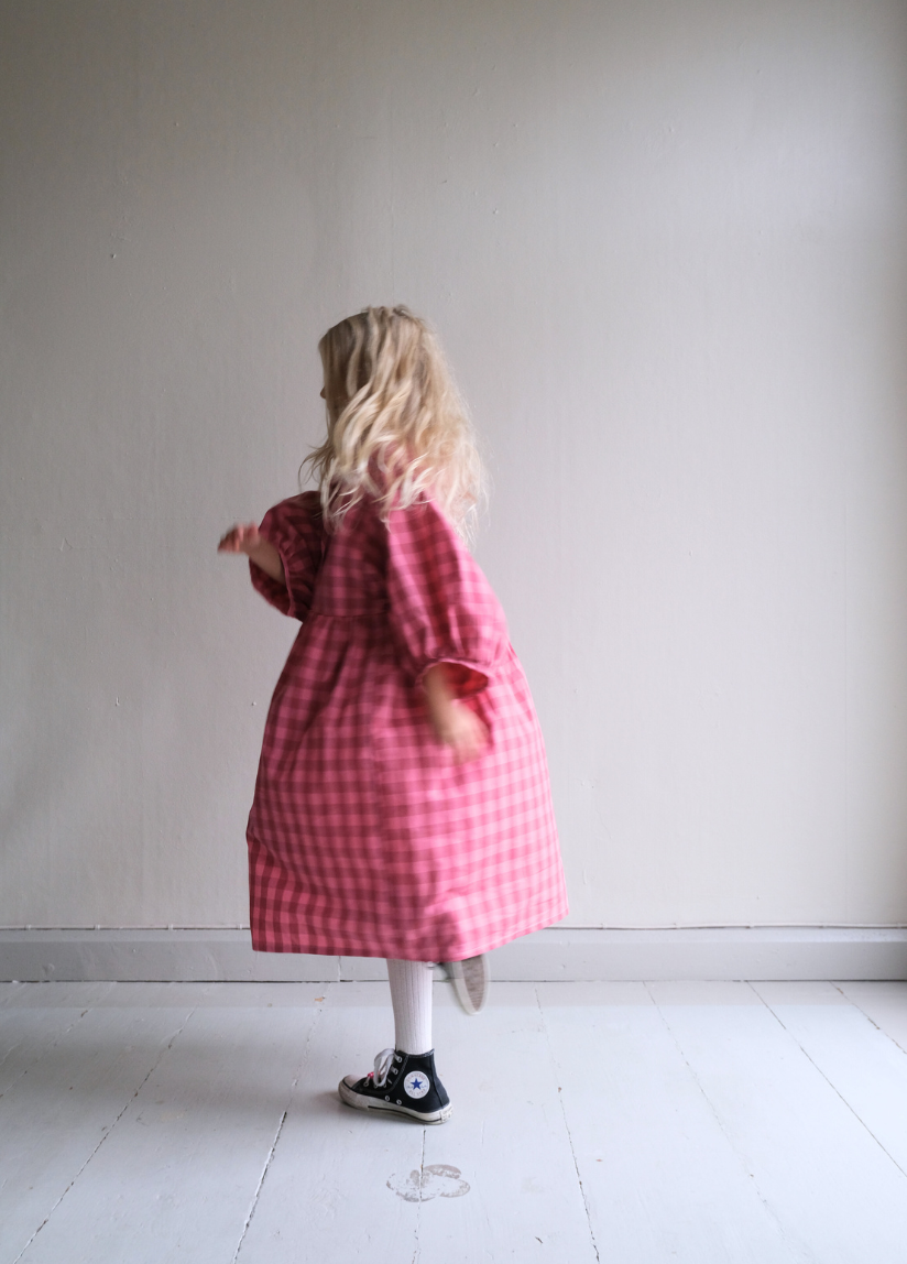 DAS TISCHDECKENKLEID