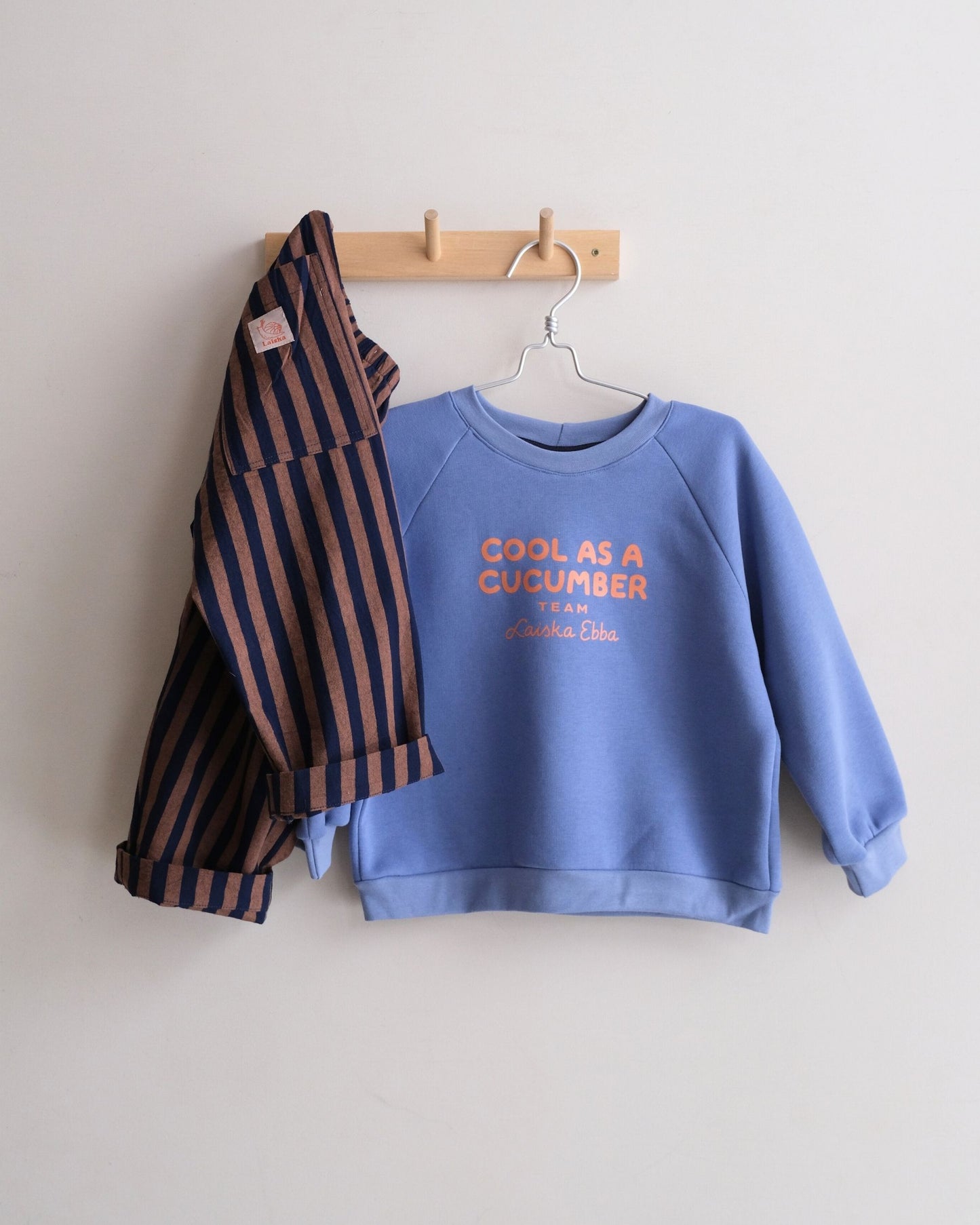 KURKKU KLEIDERBREITETES SWEATSHIRT