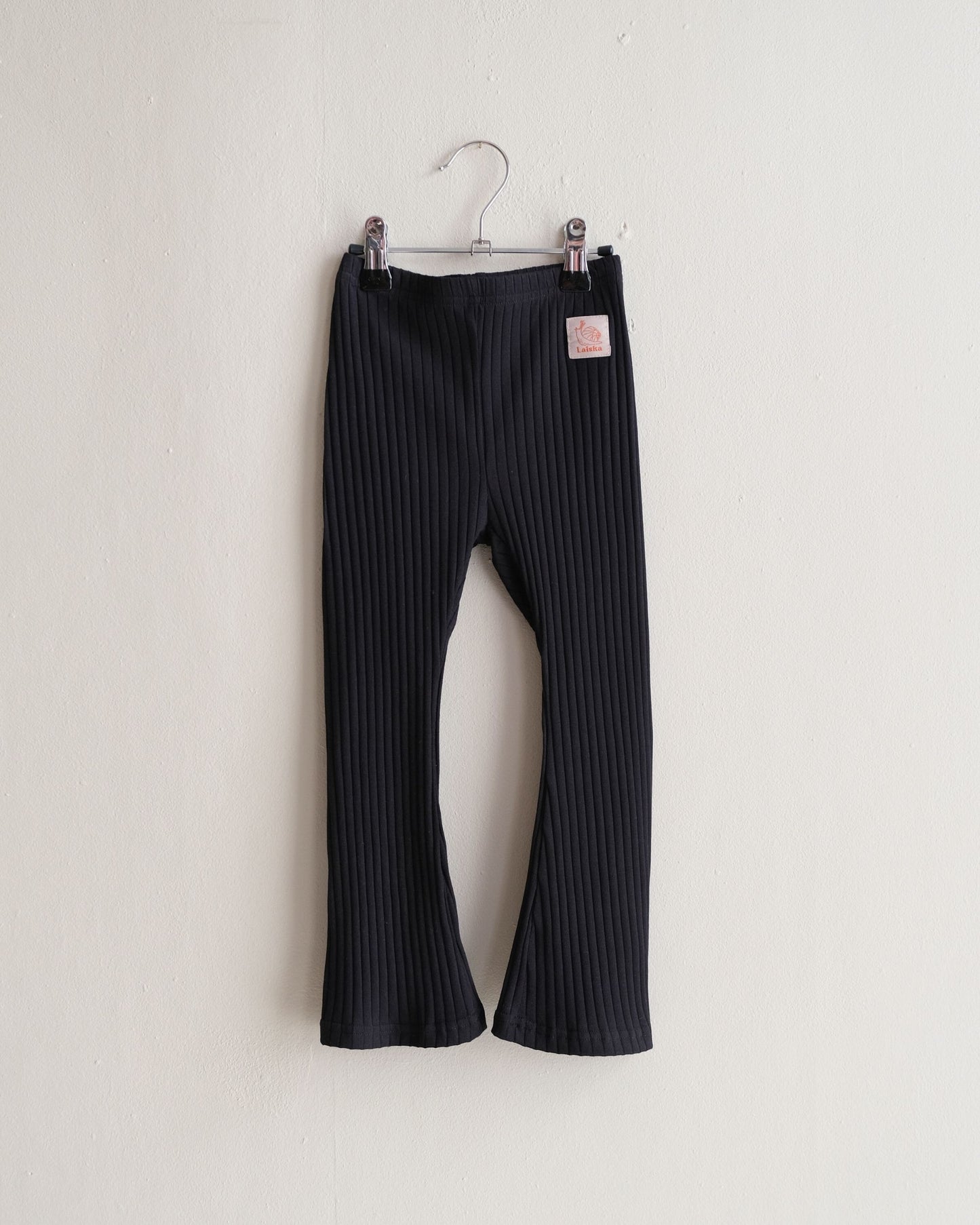 AUSGESTELLTE HOSE DAPHNE