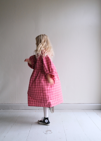 DAS TISCHDECKENKLEID
