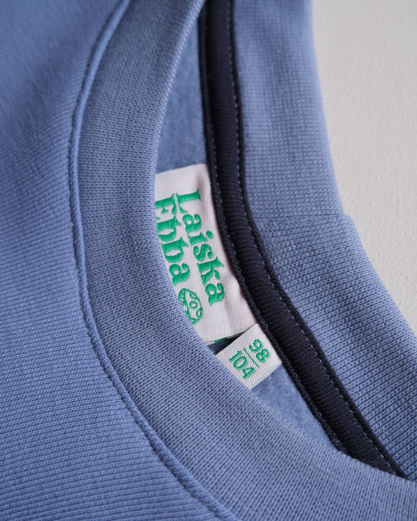 KURKKU KLEIDERBREITETES SWEATSHIRT